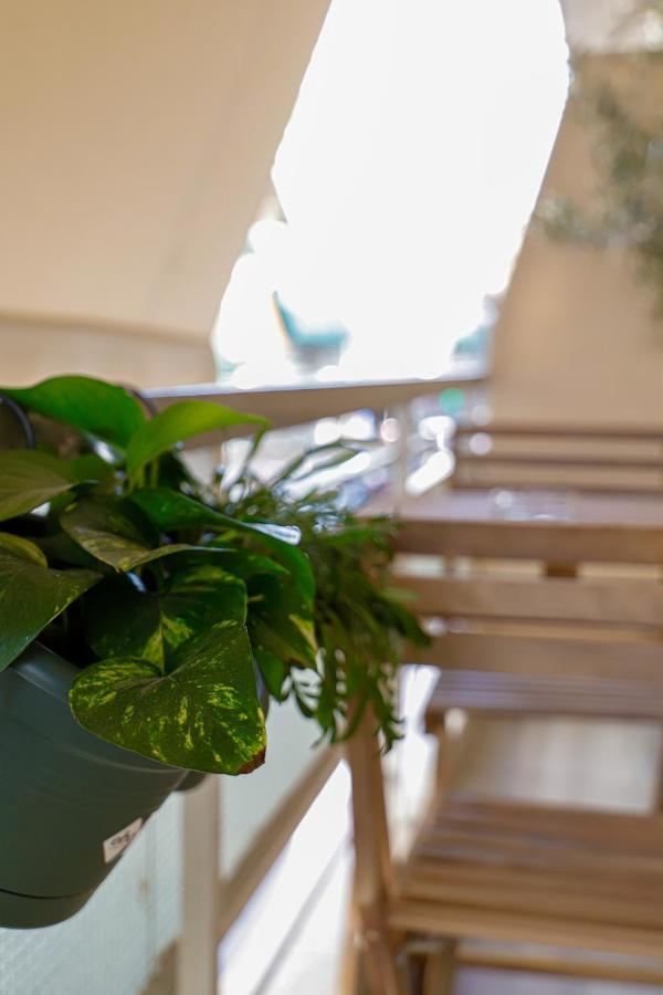 Newly Renovated Apartment 7 Min Walk From Acropolis Athen Eksteriør bilde