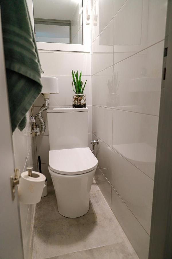 Newly Renovated Apartment 7 Min Walk From Acropolis Athen Eksteriør bilde
