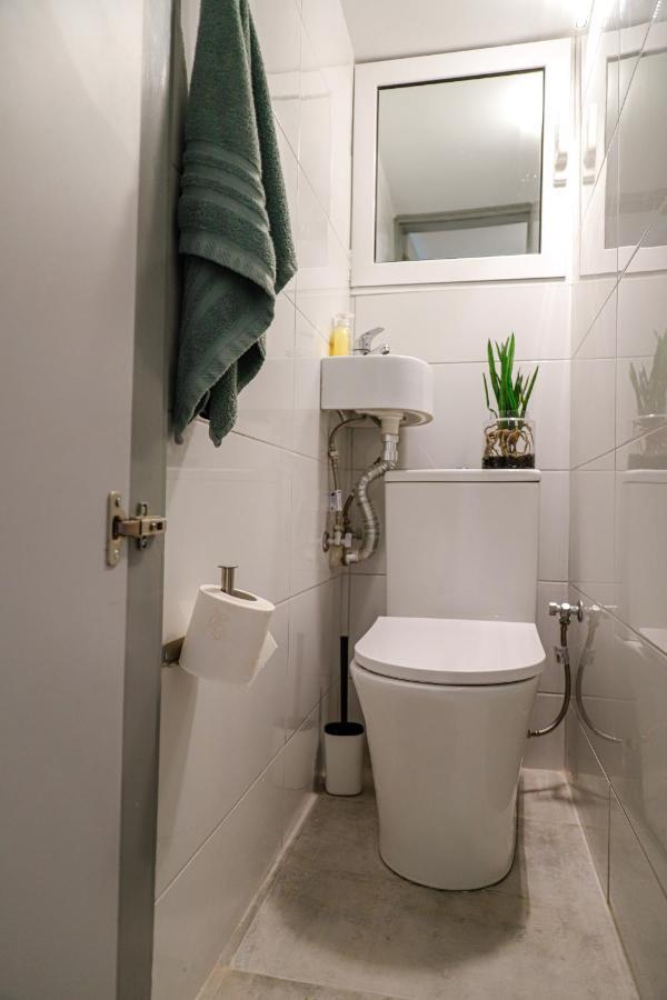 Newly Renovated Apartment 7 Min Walk From Acropolis Athen Eksteriør bilde