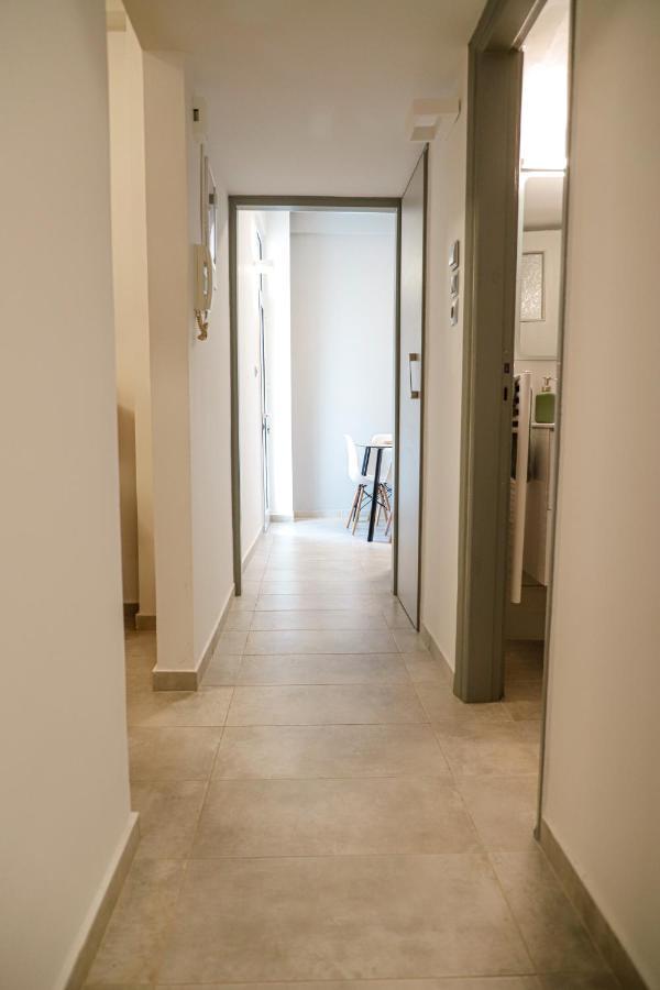 Newly Renovated Apartment 7 Min Walk From Acropolis Athen Eksteriør bilde