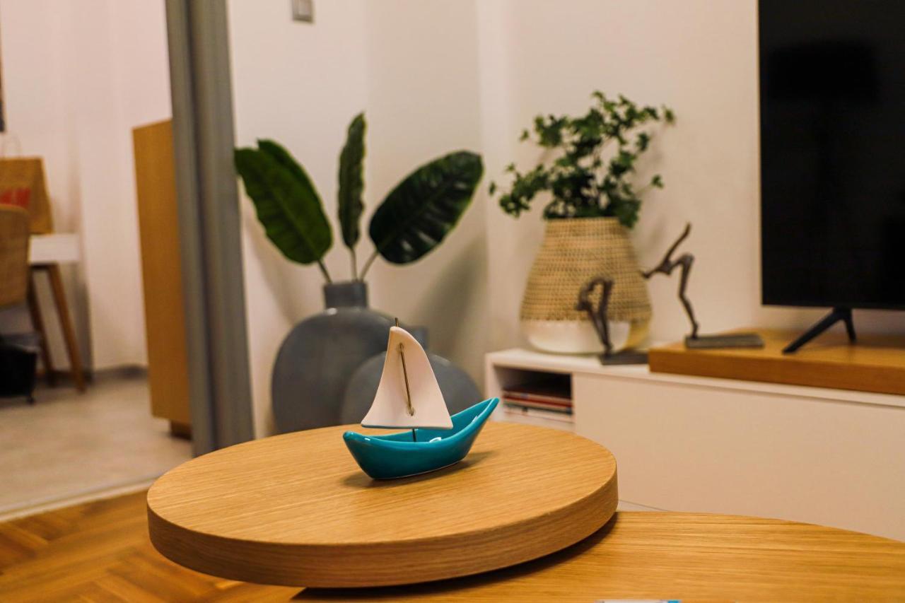 Newly Renovated Apartment 7 Min Walk From Acropolis Athen Eksteriør bilde