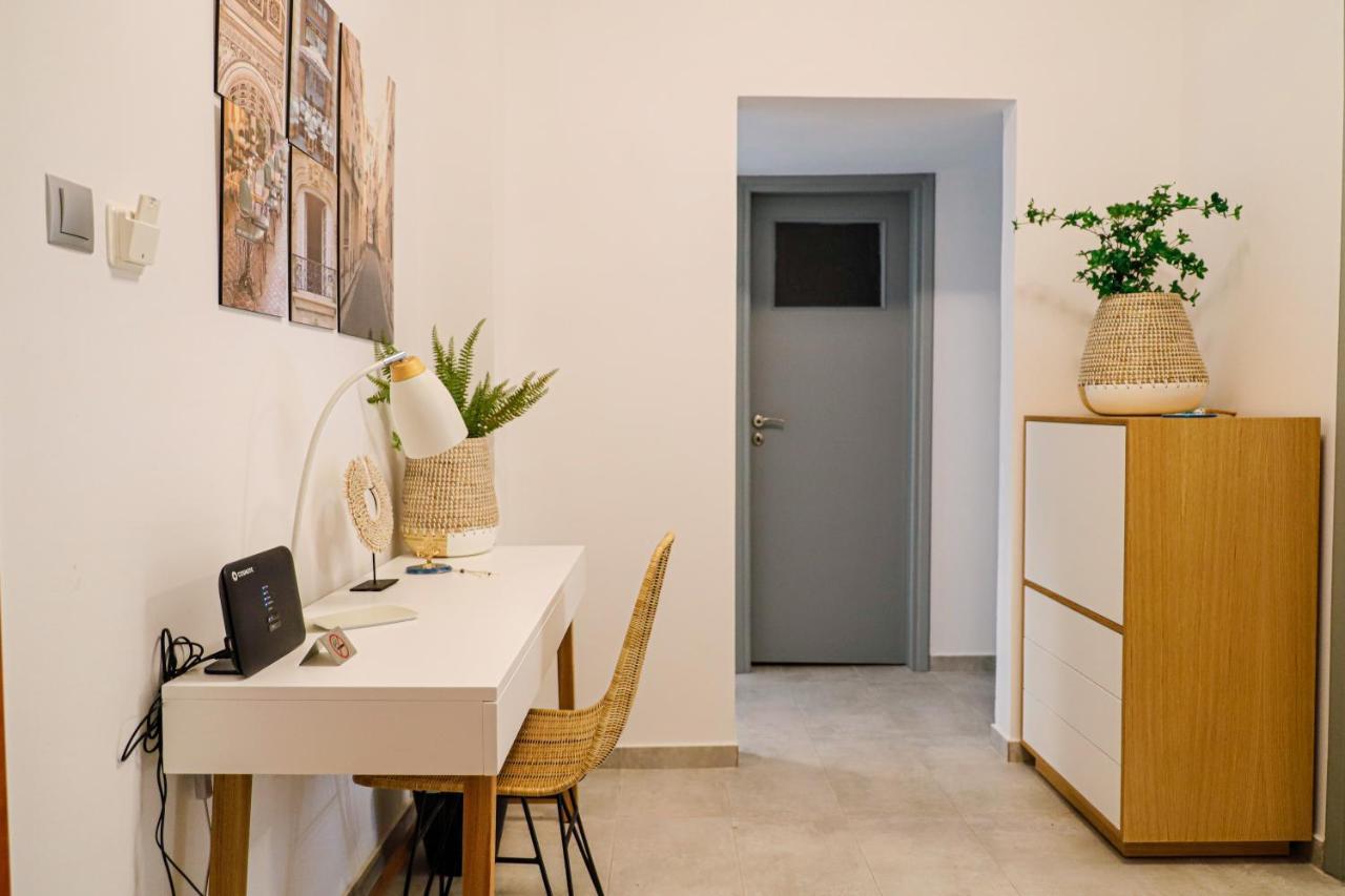 Newly Renovated Apartment 7 Min Walk From Acropolis Athen Eksteriør bilde
